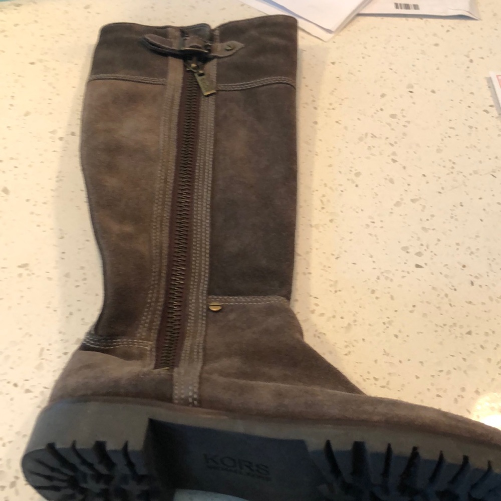 Michael Kors Light Brown Knee High Suede Boots With Small Heel Side Zip Size 6.5 - Picture 8 of 12